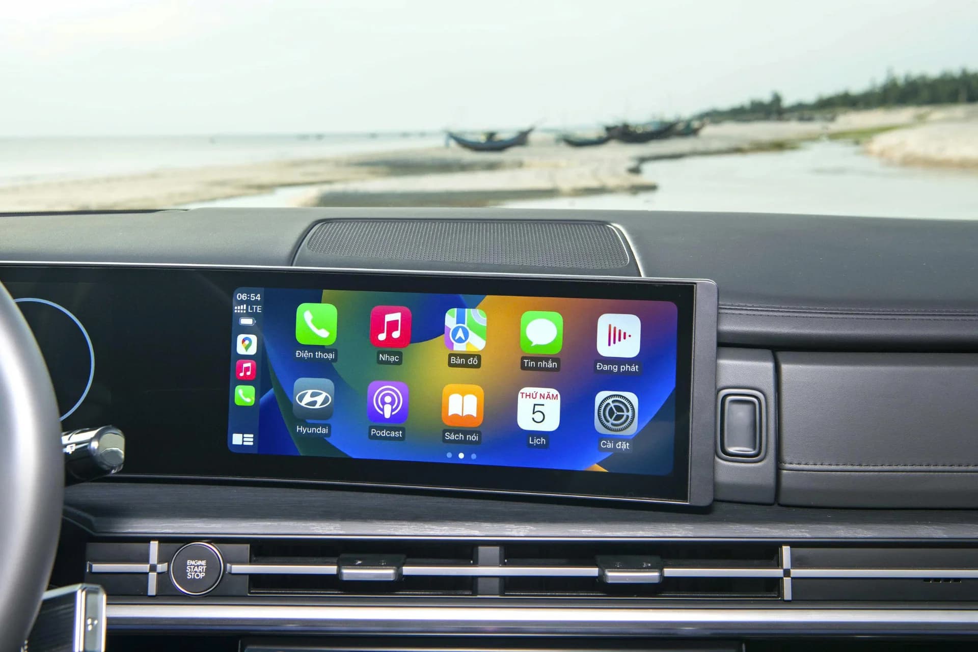 Màn hình thông tin 12.3 inch nối liền với màn hình giải trí 12.3 inch