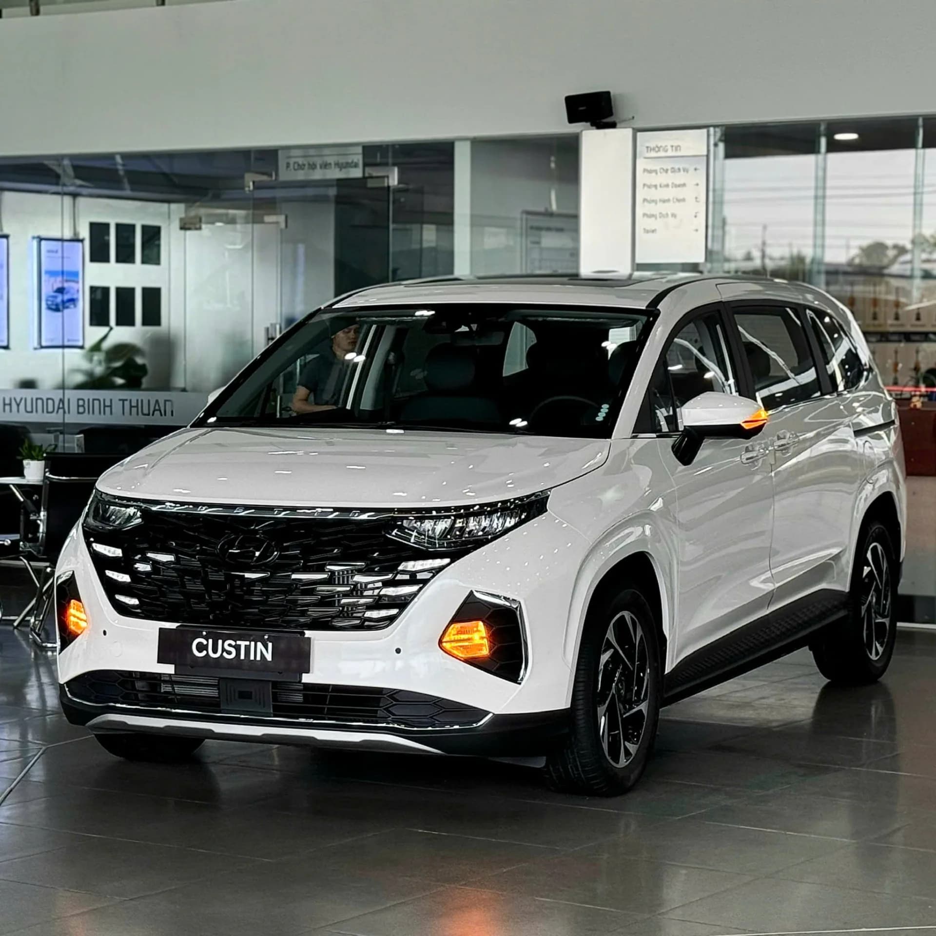 Hyundai Custin